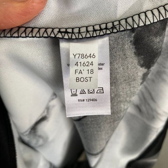 Venus Black & White Floral Bell-Sleeve Off-Shoulder Sheath Dress Medium NWT - Picture 4 of 4